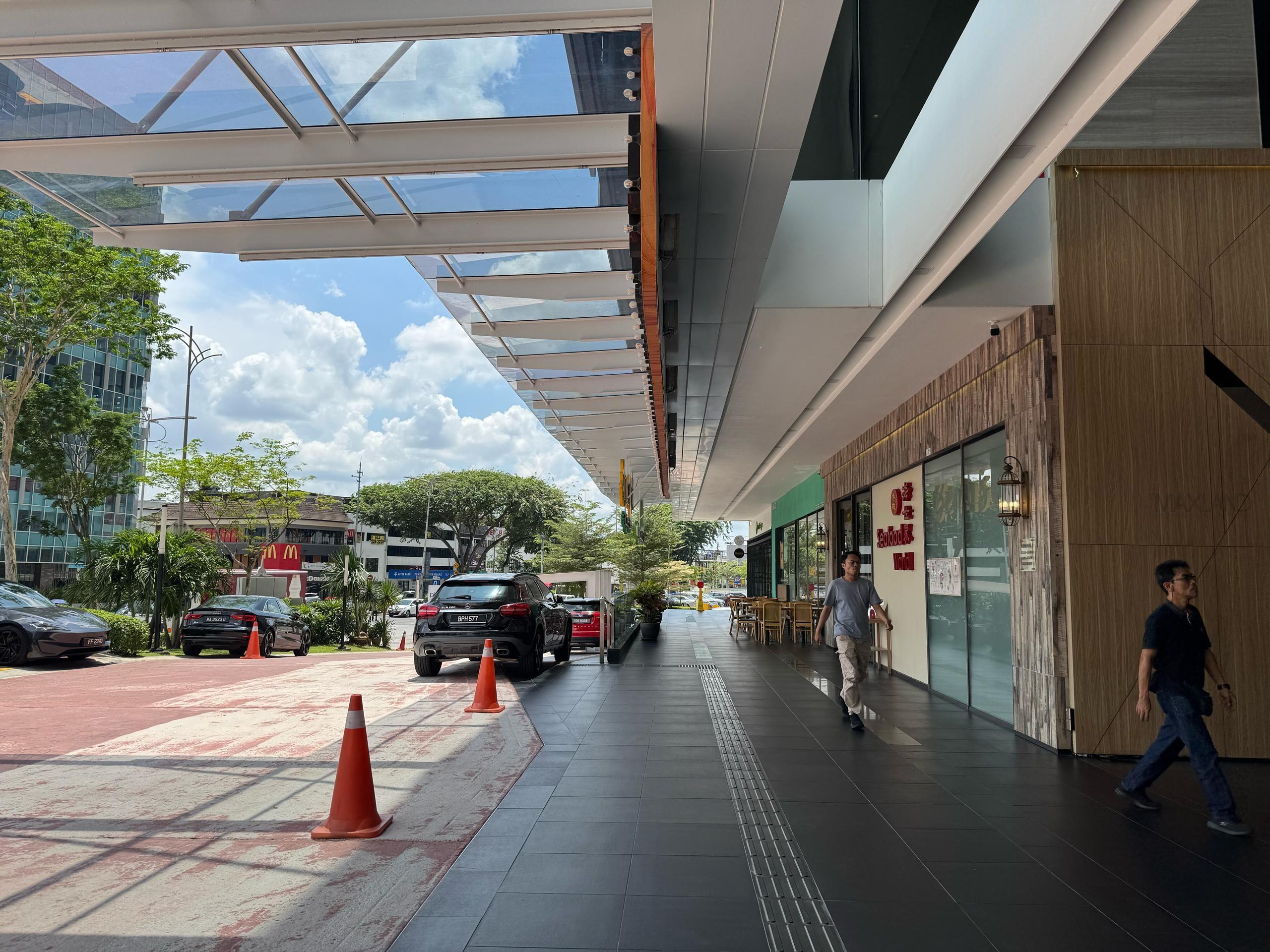 12812_1749460496_5EdgPro5_whatsappimage20250609at15.53.32_9f9f2def_0