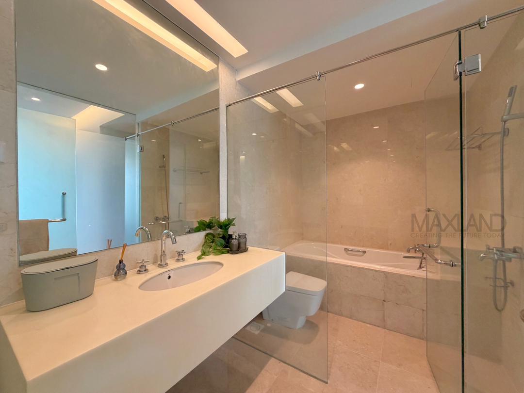 EmbassyView MasterBathroom